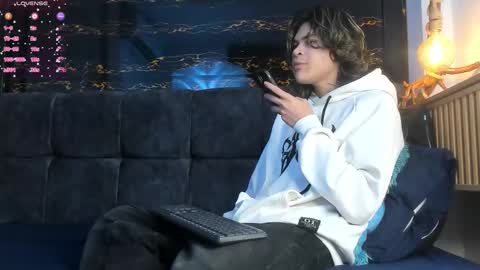 diamond_twink online show from November 4, 4:00 am