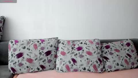 diamondkay_ online show from March 10, 8:15 am