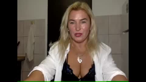 Snapshot of diana583578 chatting on December 8, 5:01 pm diana583578 online show from December 8, 5:01 pm