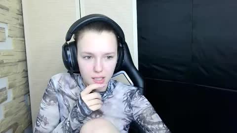 Snapshot of diana_back3 chatting on November 12, 12:05 pm diana_back3 online show from November 12, 12:05 pm