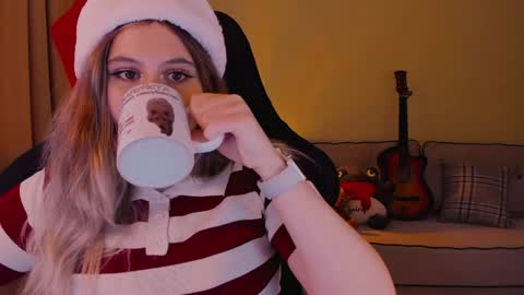 Snapshot of diana_floweri chatting on December 10, 10:28 am Diana online show from December 10, 10:28 am