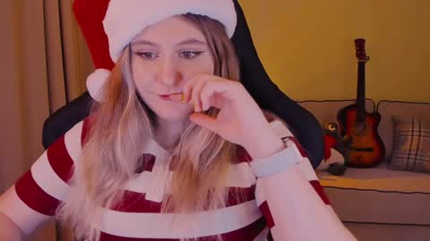 Snapshot of diana_floweri chatting on December 10, 1:44 pm Diana online show from December 10, 1:44 pm