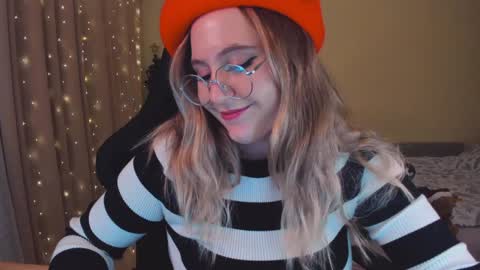 Snapshot of diana_floweri chatting on December 28, 2:21 pm Diana online show from December 28, 2:21 pm