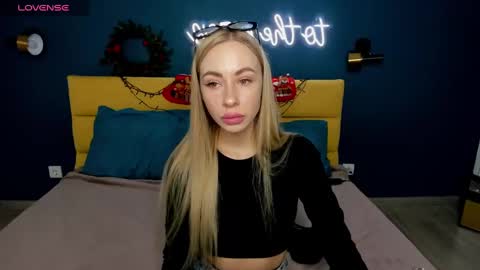 Snapshot of diana_garrett chatting on December 13, 8:51 am Diana  online show from December 13, 8:51 am