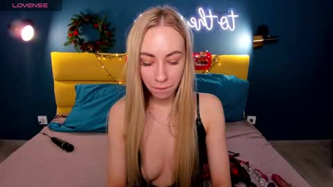 Snapshot of diana_garrett chatting on December 15, 9:03 am Diana  online show from December 15, 9:03 am