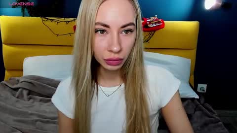 Snapshot of diana_garrett chatting on December 22, 1:45 am Diana  online show from December 22, 1:45 am