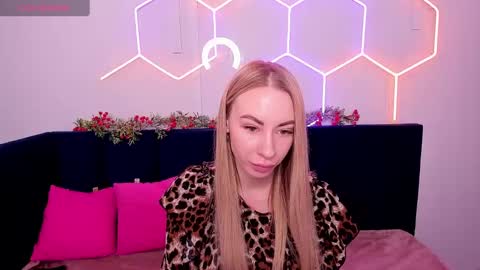 Snapshot of diana_garrett chatting on January 12, 8:57 am Diana  online show from January 12, 8:57 am