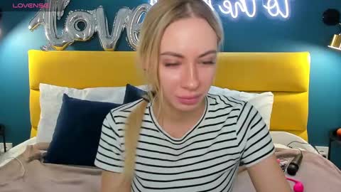 Snapshot of diana_garrett chatting on March 3, 1:42 am Diana  online show from March 3, 1:42 am