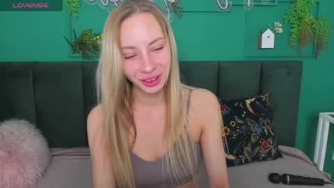 Snapshot of diana_garrett chatting on September 28, 1:44 am Diana  online show from September 28, 1:44 am