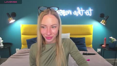 Snapshot of diana_garrett chatting on October 2, 8:32 am Diana  online show from October 2, 8:32 am