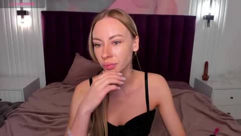 Snapshot of diana_garrett chatting on October 6, 1:25 am Diana  online show from October 6, 1:25 am