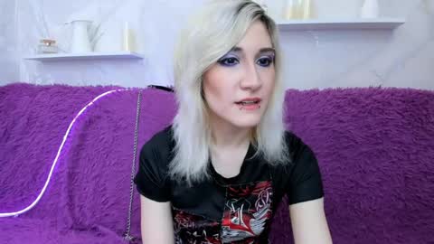 Snapshot of dianabardot chatting on May 31, 10:00 am dianabardot online show from May 31, 10:00 am