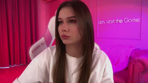 Snapshot of dianabecker chatting on April 25, 6:27 am Diana online show from April 25, 6:27 am