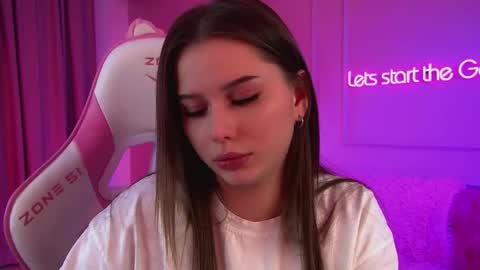 Snapshot of dianabecker chatting on April 28, 2:38 am Diana online show from April 28, 2:38 am