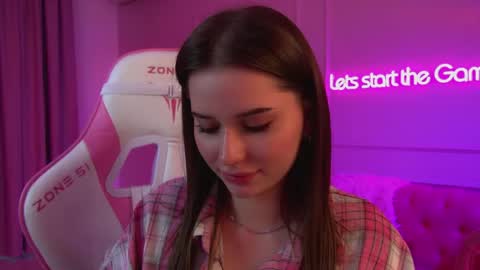Snapshot of dianabecker chatting on May 19, 2:07 am Diana online show from May 19, 2:07 am