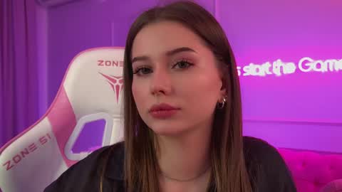 Snapshot of dianabecker chatting on June 1, 6:09 pm Diana online show from June 1, 6:09 pm