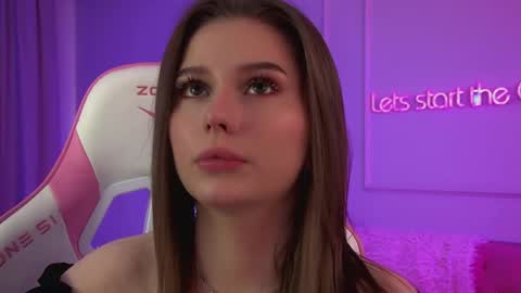 Snapshot of dianabecker chatting on June 4, 6:25 pm Diana online show from June 4, 6:25 pm