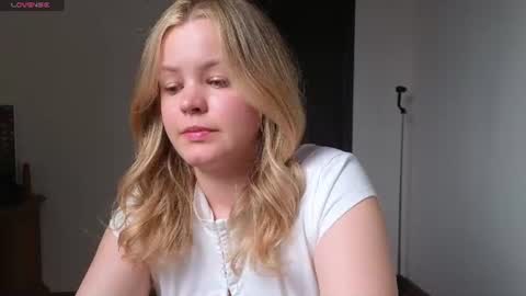 Snapshot of dianaholiday chatting on June 18, 4:11 pm Olga online show from June 18, 4:11 pm
