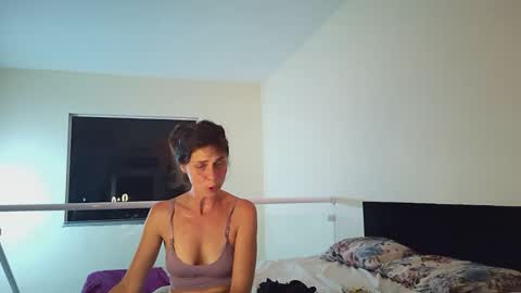 Snapshot of dianalove34 chatting on June 7, 12:04 am dianalove34 online show from June 7, 12:04 am