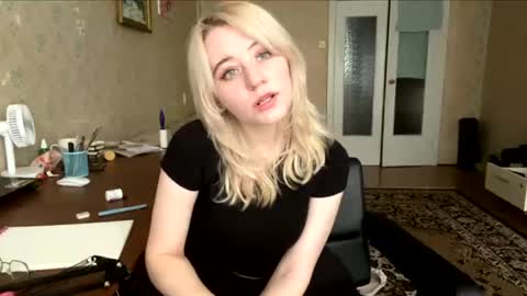 Snapshot of dianaoehler chatting on June 15, 8:05 am Diana online show from June 15, 8:05 am