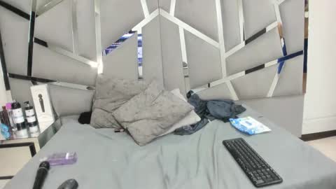 dianarous online show from December 9, 7:06 am