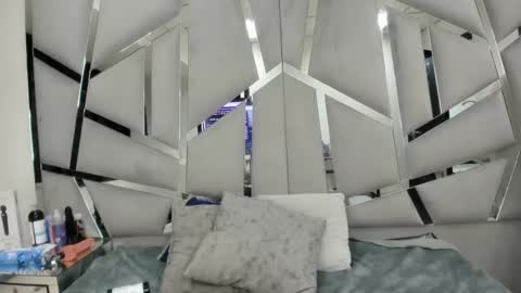 dianarous online show from December 11, 7:20 am