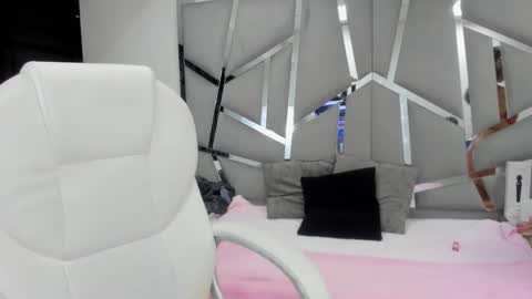 dianarous online show from February 25, 4:35 am