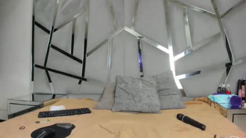 dianarous online show from December 20, 4:52 am