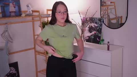 Snapshot of dianeheadley chatting on October 26, 3:56 am My name is Mia online show from October 26, 3:56 am