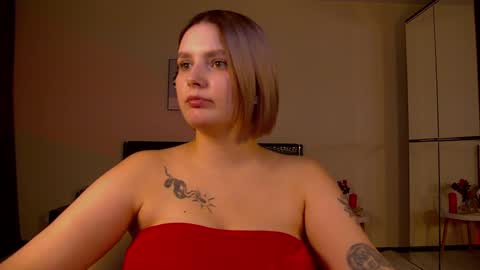 Snapshot of dianemills chatting on February 5, 11:28 pm Diane Mills online show from February 5, 11:28 pm