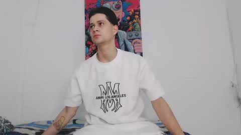 dick_boy_18 online show from May 1, 3:38 pm