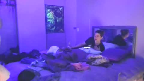 dickerdown1221 online show from April 5, 2:03 pm