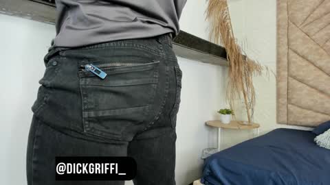 Snapshot of dickgriffith chatting on January 10, 11:43 am Dick Griffith online show from January 10, 11:43 am