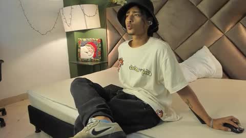 dickie_dicking online show from December 15, 10:36 pm