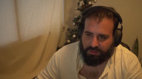 Snapshot of dicristalino chatting on December 4, 10:41 pm Cristian Dipolino online show from December 4, 10:41 pm