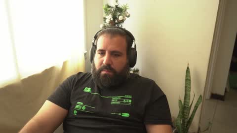 Snapshot of dicristalino chatting on December 7, 2:35 pm Cristian Dipolino online show from December 7, 2:35 pm