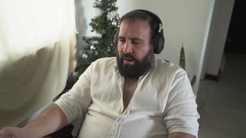 Snapshot of dicristalino chatting on December 7, 8:05 pm Cristian Dipolino online show from December 7, 8:05 pm