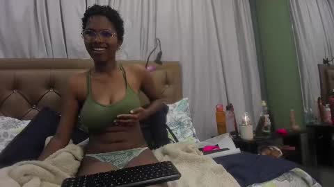Snapshot of didoelizabeth chatting on September 19, 12:50 pm didoelizabeth online show from September 19, 12:50 pm