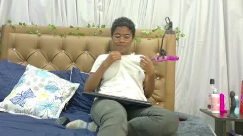 Snapshot of didoelizabeth chatting on September 24, 1:03 pm didoelizabeth online show from September 24, 1:03 pm