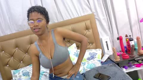 Snapshot of didoelizabeth chatting on October 15, 12:27 pm didoelizabeth online show from October 15, 12:27 pm