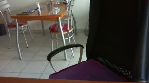 didonc from france..... online show from April 19, 6:10 pm