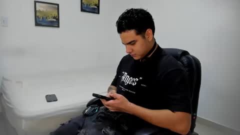 Snapshot of diego_cazas chatting on June 11, 11:14 pm DIEGO CAZAS online show from June 11, 11:14 pm