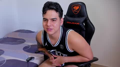 Snapshot of diego_cazas chatting on June 28, 4:02 pm DIEGO CAZAS online show from June 28, 4:02 pm