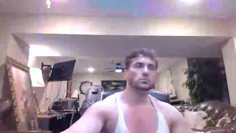Snapshot of diegodavids chatting on May 19, 1:00 am diegodavids online show from May 19, 1:00 am
