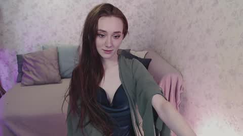 Hi im Alice 3 Im usualy online 03-10 or 17-21 UTC0 online show from March 11, 6:53 am