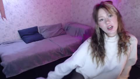 Hi im Alice 3 Im usualy online 03-10 or 17-21 UTC0 online show from February 27, 10:54 pm