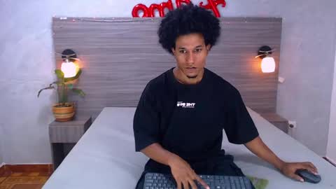 Snapshot of dilan_hall chatting on June 1, 7:04 pm dilan_hall online show from June 1, 7:04 pm