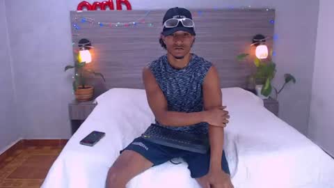 Snapshot of dilan_hall chatting on June 15, 6:21 pm dilan_hall online show from June 15, 6:21 pm