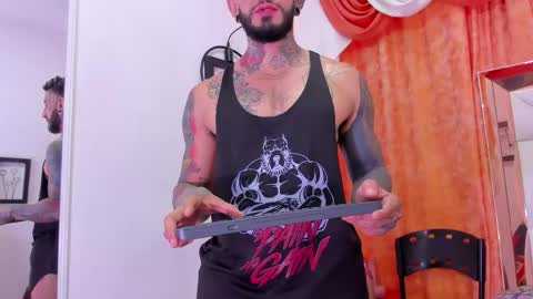 dilan_scootk_ online show from April 14, 7:31 pm