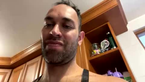 Snapshot of dilfofthenextdoor42 chatting on November 19, 3:56 pm dilfofthenextdoor42 online show from November 19, 3:56 pm